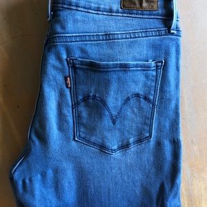 Levi mid-rise skinny ankle jeans